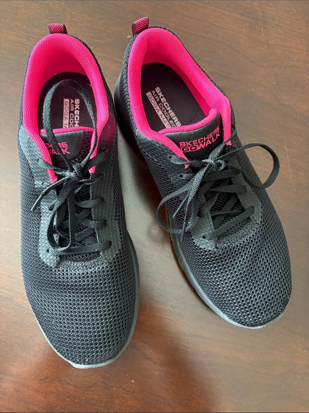 Skechers Black Athletic Sneakers with Hot Pink Lining - Picture 1 of 8